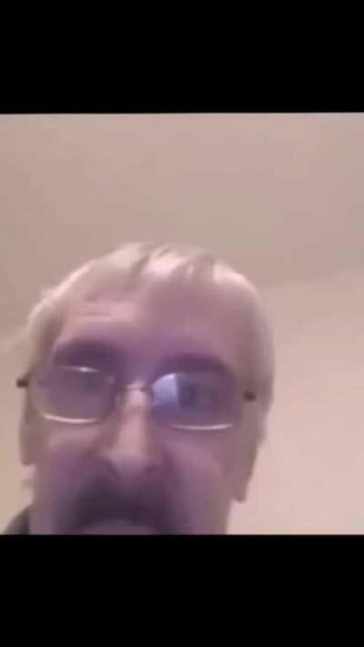 Kai draugelis pisa ignora