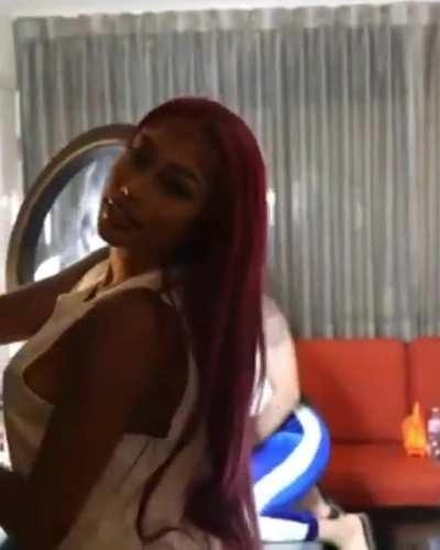 Ass Shake 🍑🤍 YT