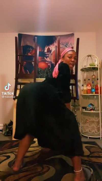 This one of my favorites by her…dat azz was sholl escaping 😋