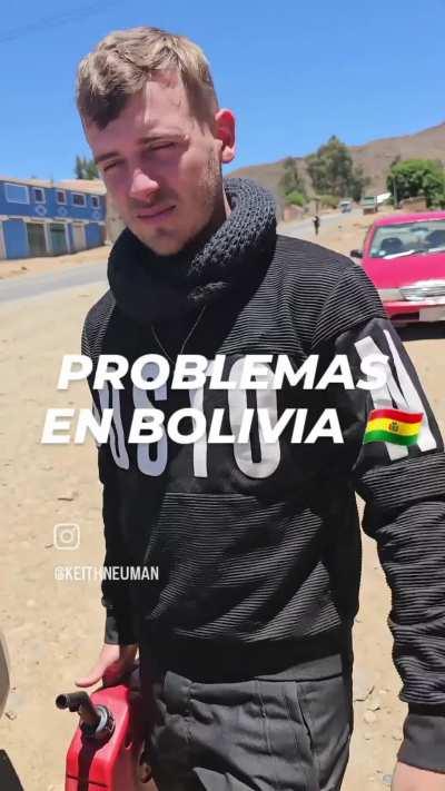Argentino en Bolivia tiene problemas para cargar combustible por ser argentino.
