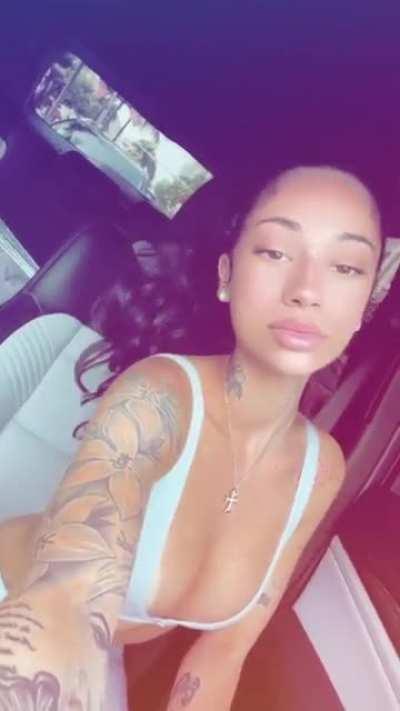 Bhad Bhabie's sexy topless video 😍