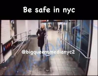 Oh hell no 🤦‍♂️ They caught a opp on the train n he wasn’t lacking. Please be safe in NYC young teens been buggin lately.