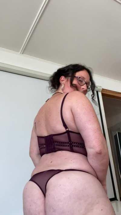 Would you eat my ass from behind if I asked nicely?