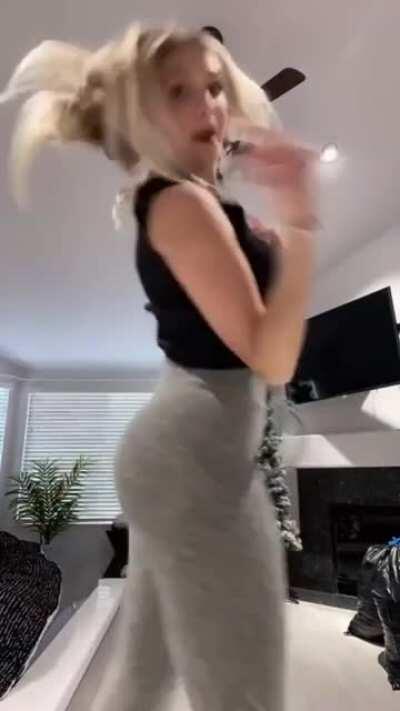 Jordyn Jones big 🏦