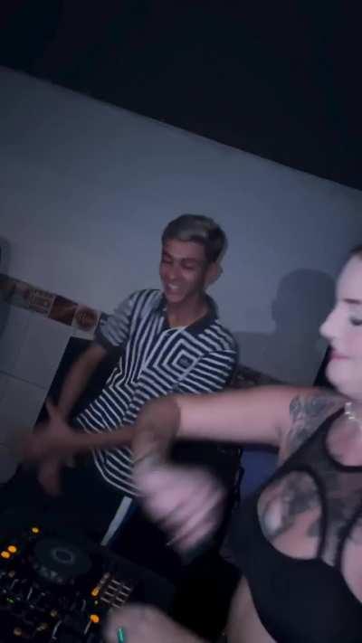 Dj Dyo Wesolski - Batida e bumbum balancando. Danceflorr and shake the azz. 