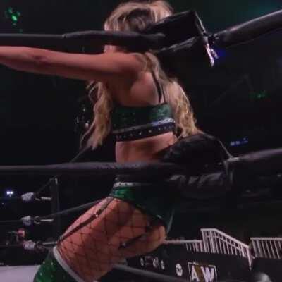 Tay Conti's fat ass flopping around the ring as she loses yet again
