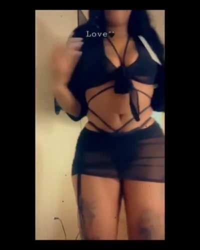 Ms Hustle body is super 🔥🔥🔥🔥She don't know how sexy she is💯♨️