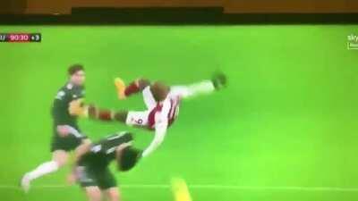 Maguire performing the Kane move, injuring Lacazette and its a Man U free kick