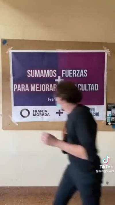 Queres estudiar en Harvard pero no te da el presupuesto? Vení a la Facultad de Derecho que es casi lo mismo!