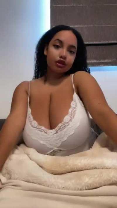 Laya (@littlelaysonlyaccount)