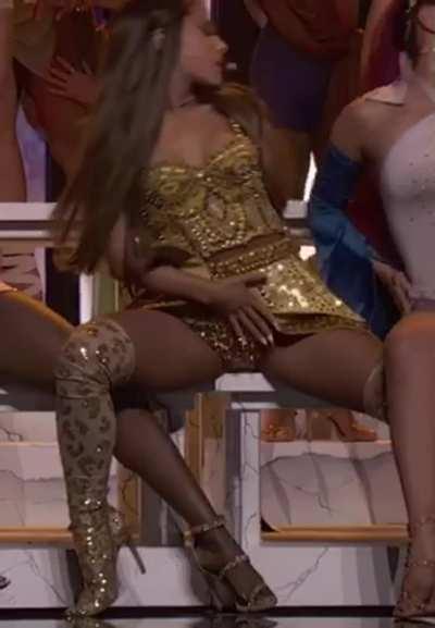 I love watching her spread her legs, just want to eat her out 😍