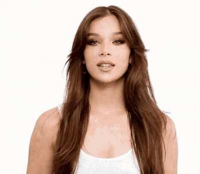 Hailee Steinfeld’s beautiful face is perfect for a huge facial
