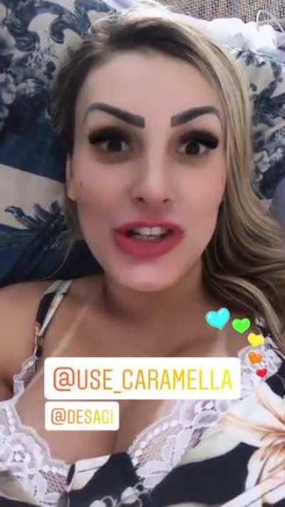 Andressa urach pagando peitinho