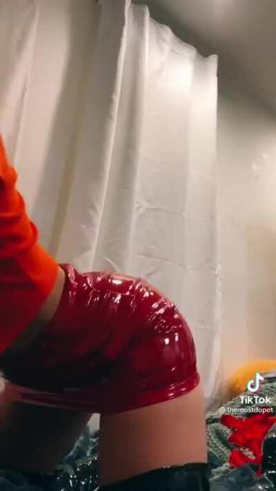 Velma always losing her glasses🤤