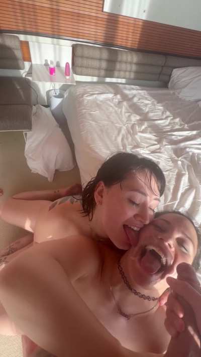 These cumsluts love to share