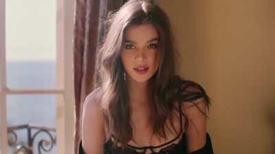 Hailee Steinfeld's music video in her underwear drains me