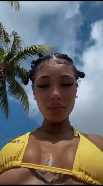 She’s so beautiful it doesn’t even seem real 😍