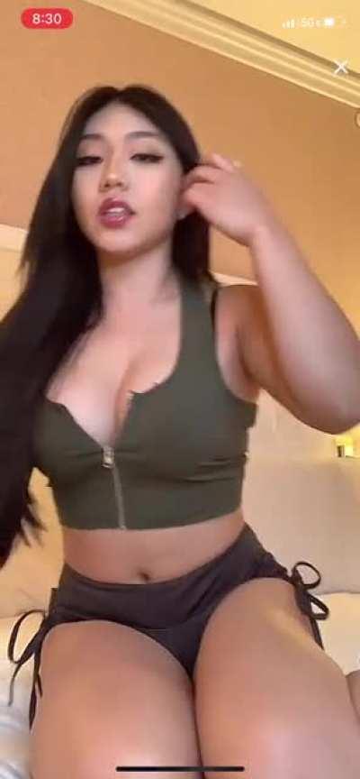 ABG rises and kneels up in TikTok live video
