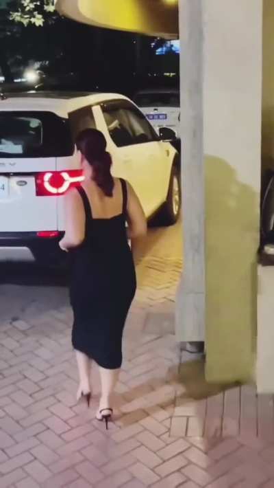 Bebo in bodycon dress 🥵