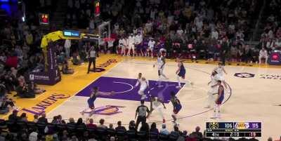 [Highlight] AD playing with back tightness aggravates his back but denies the substitution and stays in the game