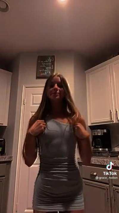 She blessed us with some really good pokies OMG 🙌🤤🥵