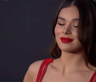 Leggy Hailee at vma 2019