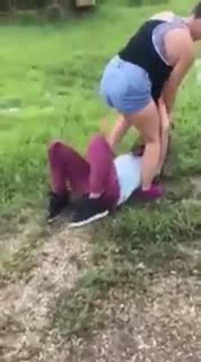 Oof! She beat her ass for talking shit ‼️