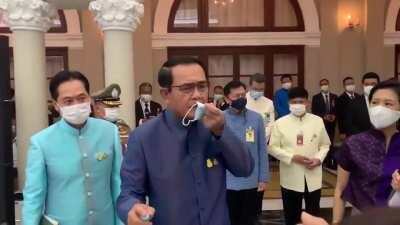 Thailand's prime minister (Former junta leader) sprays hand sanitizer alcohol to reporter's face because he doesn't like their questions. (Warning: getting hand sanitizer in the eye can cause sharp pain, swelling, and damage to the outer layer of the eye.