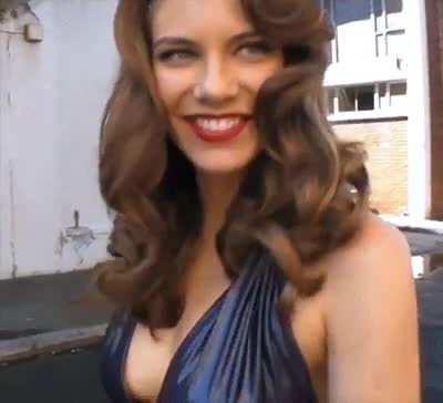 Lauren Cohan, Cleavage