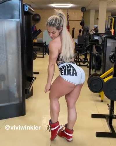 Cant get enough of her, Vivi Winkler