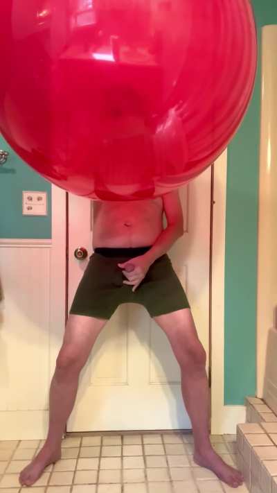 With a balloon this enormous, I simply couldn’t resist grabbing myself and finishing the job! 😏