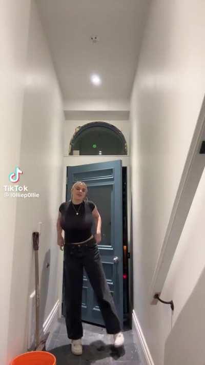 @l0lliep0llie massive blond