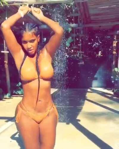 Hottest grandma of all time 🍑😍