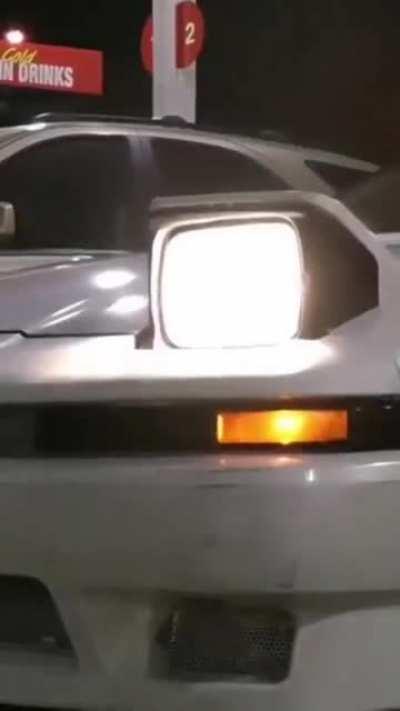 Popup headlights.