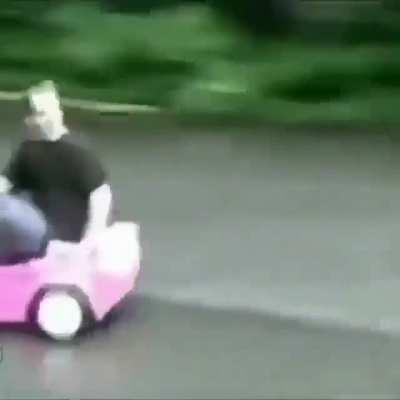 No xd le hizo como en cars 3