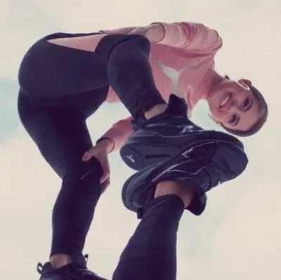 This has me so hard, I want to bury my face between her legs