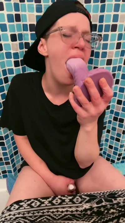 Nothing gets this tomboy milf going like a good facefuck. I squirted hard imagining your cock in my throat. (Nox by Bad Dragon)