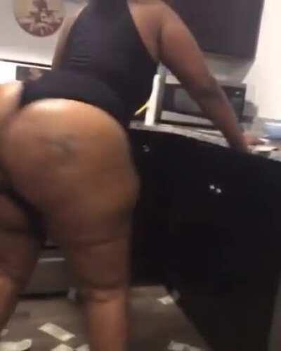 Gotdamnlola incredible big booty
