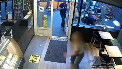 Dumb robber in devil's mask fails