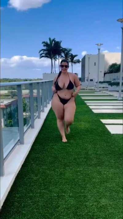 Claudia (@claurojass__)