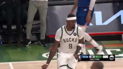 [Highlight] Bobby Portis beats the halftime buzzer with a 3 to put the Bucks up by 39!