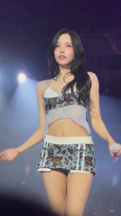 Mina looking beautiful 💙