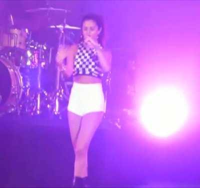 Selena Dancing Live