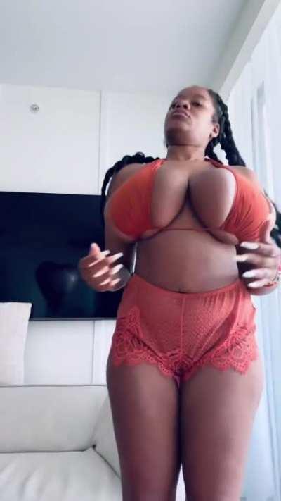 Yani The Body (@yani.the.body)