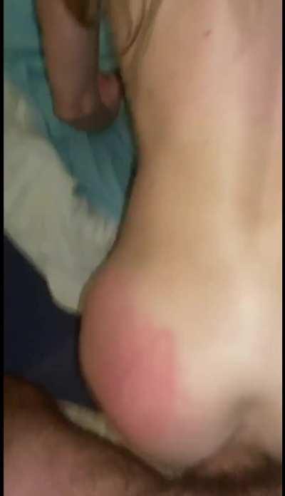 Hij pakt me hard anaal [OC]