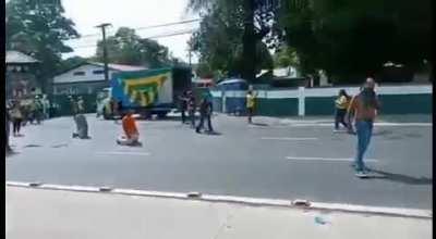 maldito saddam hussein, baixou no corpo do comandante geral da pm e atentou contra o cidadão de bem