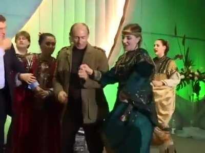 Throwback: drunk George W. Bush dancing to a folk song with V. Putin