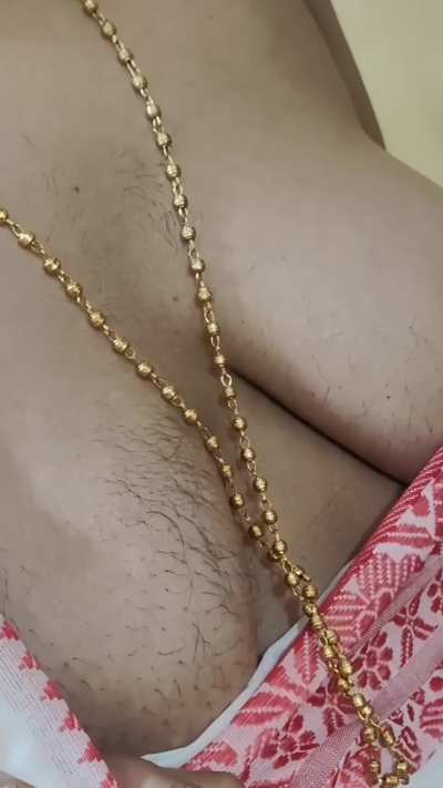 Bengali Boudi Muni in traditional saree without blouse showing titty.. Wataa