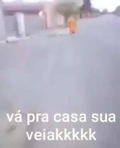 MUCALOL ARRANCANDO DINHEIRO DE UMA SENHORA, ESSE É SEU IDOLO? MORRA SEU VERME 🤡🤡🤡🔪🔪🔪🤡🤡🔪🔪🤡🔪