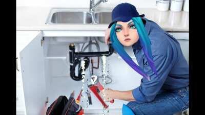 lux when shes an apprentice plumber